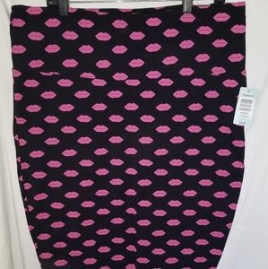 Torrid NWT black skirt with pink lips size 2